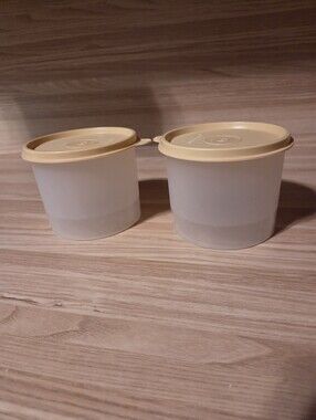 Tupperware Canister Set